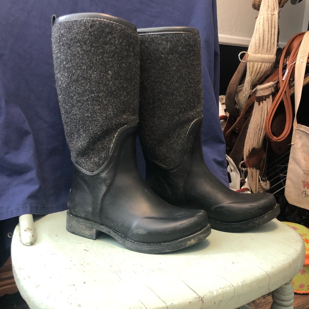 Black Ugg rain boots